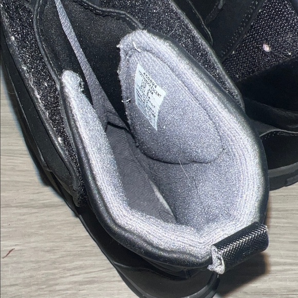 Size 3 Boys Double Velcro Black Kids Winter Snow Boots. Very good condition - Picture 6 of 10